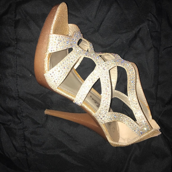 Prom dress and shoes - Picture 6 of 7